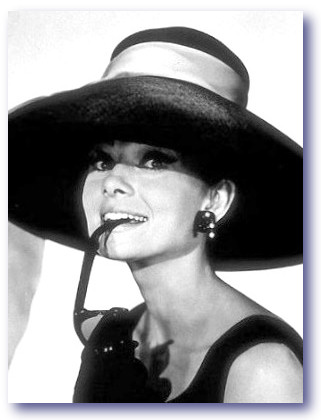 Audrey-Hepburn-photo-sunglasses-holly-golightly-breakfast-at-tiffany